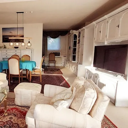 With 3 Bedrooms * Бюзумер-Дайххаузен