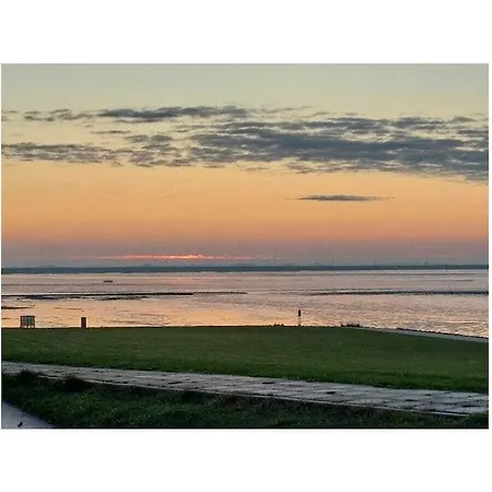 With 3 Bedrooms * Бюзумер-Дайххаузен