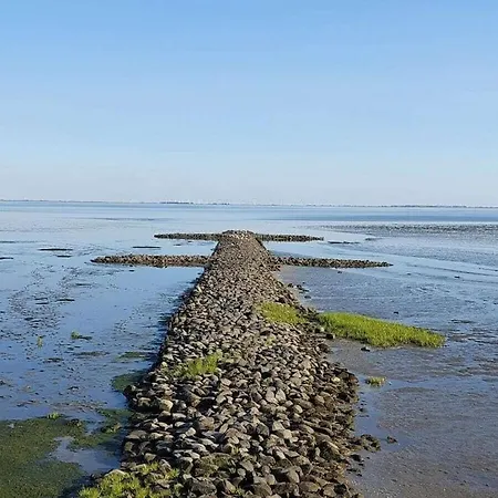 With 3 Bedrooms Дом отдыха *